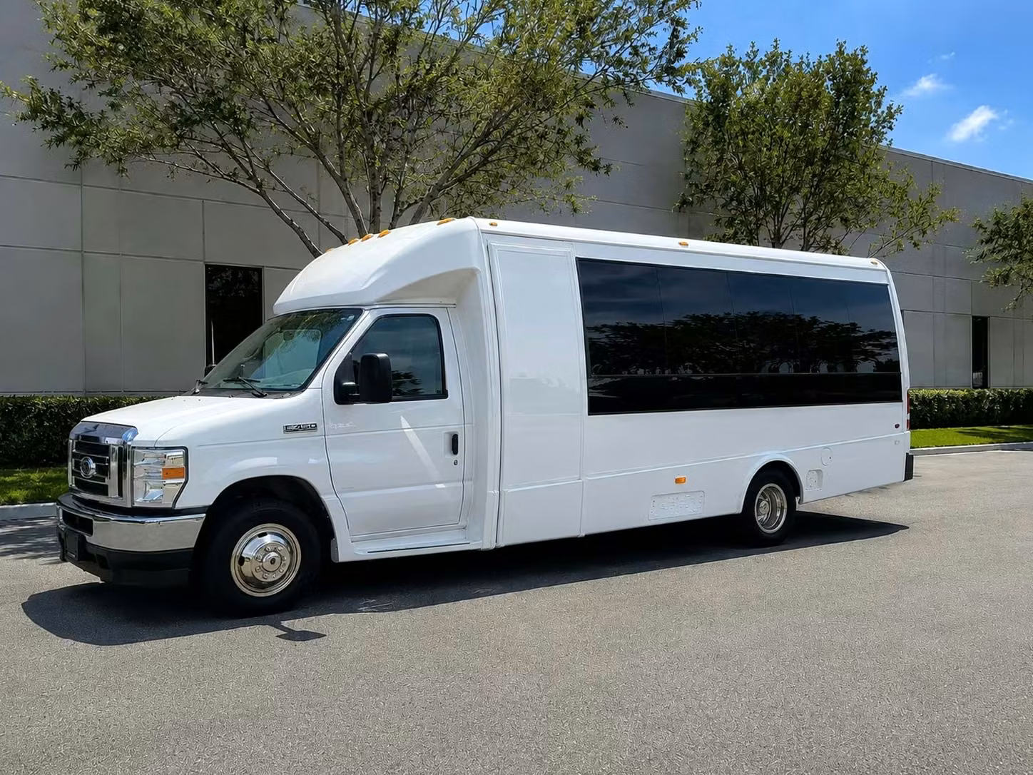 carmel 15 passenger minibus rental